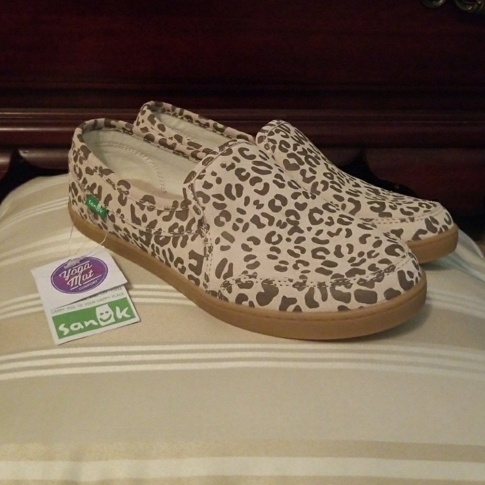 Sanuk Pair O Dice Suede comfort shoes